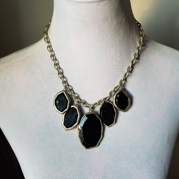Necklace - Freeform Shape Statement Necklace black and gold tone - Picture 5 of 13